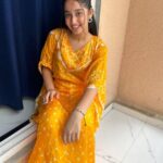 Deshna Dugad Instagram - Generational twinning!!! Drop 💙💛💙💛 hearts in the comment section 👇🏼 @deshnadugad5 and her mom looking extremely elegant in our Rangisa 2.0 Kaftaans ❤️ Wishing you all a Happy Rakhi in Advance! ✨ . . . . #deshnadugad #pushpaimpossible #childactor #indianserial #rakhshabandhan #viralpost #buynow #shopnow #share