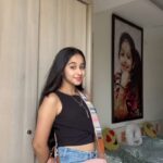 Deshna Dugad Instagram - GET READY WITH ME😉 Bag is customised for me that means there is only one piece in the entire world - I can wear it many ways - most importantly, it’s plant based vegan leather that means it’s sustained and Eco-friendly - so go support a small local business cause you are unique and your bag can be unique too! Oh yes they have like 10000 options to customise @trulyyours.in . . #deshnadugad #deshna #ad #collab #promotion #getreadywithme #grwm #acessorios #acesseries