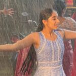 Deshna Dugad Instagram – Trying to throw out all the stress 🥹🌧️
.
.
#deshna #deshnadugad #baarish #baarish #rains #rainyday #rain #barish