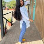 Deshna Dugad Instagram - You can't scroll without complimenting my new Kurti swag.😎 . . #deshna #deshnadugad #kurti #indianfood #indiandresses #kurtilover #kurtis #kurtidress #indianclothes #indian #instagrampost