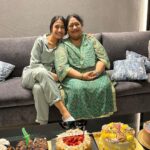 Dhanashree Verma Instagram - Happy birthday to the strongest & most loveliest women ♥️ I’m extremely grateful to be sharing this day with you. We are definitely soldiers of our lives…. We love everyone, we never give up and we keep fighting for our happiness with the kindest way possible. Thank you for teaching me how to be a nice person with great spirit in my heart and a life filled with immense hope. Love you HAPPY BIRTHDAY TO US 🎈