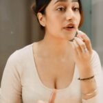 Dhanashree Verma Instagram - Rushed mornings? No worries! 🌞 Here’s my quick 5-step routine. First, cleanse with @simpleskincareindia’s Moisturising Facial Wash. It’s my favourite one because it is gentle and soap-free, perfect for my skin. Then, hydrate with a moisturizer because healthy skin matters. Of course, never forget SPF, whether indoors or outdoors. Add a touch of my favorite makeup, and I’m ready to tackle the day! 💄⚡️ #Ad #Simple #facewash #QuickMorningRoutine #GlowOnTheGo