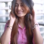 Dhanashree Verma Instagram - Sharing my dance moves and my ultimate frizz-fighting secret! 💃✨ With @lovebeautyandplanet_in’s Argan oil & Lavender #2minfrizzfix Hair Masque 🤌🏻 My hair defies frizz, even after dancing 💁🏻‍♀️ It contains the goodness of argan and coconut oil, which helps to tame the frizz in just 2 minutes! I think you should try it too!💜✨ #Ad #lovebeautyandplanet #vegan #nofrizz #FrizzFreeDancing #LoveMyFrizzFreeHair