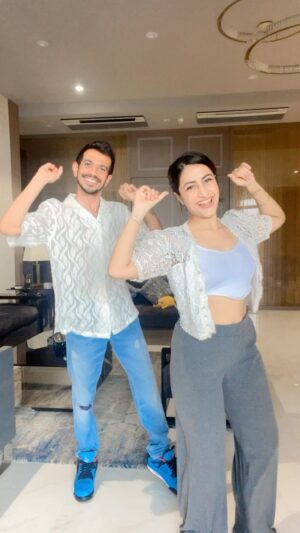 Dhanashree Verma Instagram - The only collaboration I want to be teased with 🤍
3 years of constant support to each other ✨
Jab bhi moka milta hai, hum Mr chahal ke saath dance karte hai aur aaj toh banta hai 🫡
Happy anniversary @yuzi_chahal23 🤍