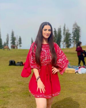 Diana Khan Instagram - Finding paradise wherever I go 💫