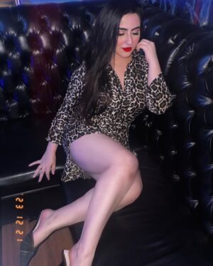 Diana Khan Instagram - Look at my eyes, don’t ever lie🖤