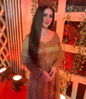 Diana Khan Instagram - Choote kabhi na woh aadat banalo,
Shiddat banalo mujhe 🥀