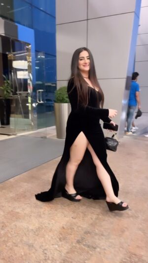 Diana Khan Instagram - IIFA AWARDS 2023🚀 #grateful #alhumdulillahforeverything #iifaawards ❤️ @iifa