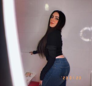 Diana Khan Instagram - You want what you can’t have👄