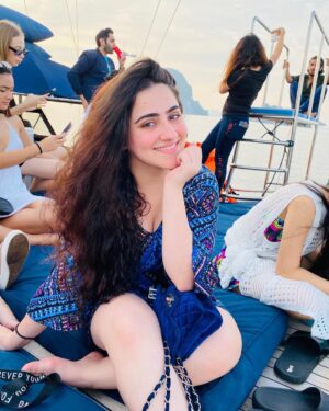 Diana Khan Instagram - Kaise Tujhse Dil Na Lagaye Koi✨🌸