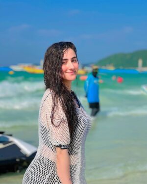 Diana Khan Instagram - Haath Na Aau Mein Hoon,
Aise Chhaliyaaaaa😉🌊🏝️ 

#koralisland #thailand🇹🇭