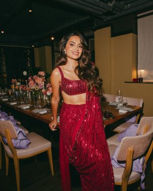 Diipa Khosla Instagram - A night to remember 🪔❤️

@indewild’s first dinner in London together with remarkable south asian wo(men) who have paved the way and made their mark in the UK. This dinner will forever hold a special place in my heart. From being a student in the same city, lost like a little puppy far outside my comfort zone to hosting such powerhouses and building a brand that represents us.. 🥹❤️
—

Thank you @manishmalhotra05 @manishmalhotraworld for making me feel like a diwali pataka & @kunalrawalofficial for dressing my @olegbuller ✨
And thank you @kanishkamayfair for hosting us 🙌🏽
Make up by @saps.slap
Hair by @johanjohn_ 
Photos by @indiabharadwaj