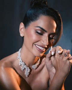 Diipa Khosla Instagram - Some beauty looks ❤️ Which glam is your fav?