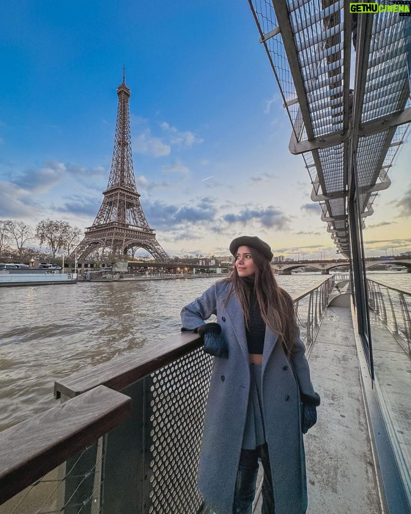 Dimpi Sanghvi Instagram - Paris, je t'aime 😍 Wearing this chic outfit from @urbanic_in 💕 #dimpisanghvi #paris #france #indiantravelinfluencer #indiantravelinfluencers #travel #indianluxuryinfluencer #luxurytravel #travelinfluencers #globaltravelinfluencers #travelyoutuber #theoffbeatcouple Paris, France
