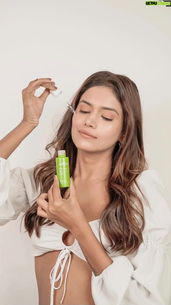 Dimpi Sanghvi Instagram - I always knew the importance of antioxidants in diet but I recently understood its importance in skin care too. @mCaffeineofficial ’s products are enriched with Caffeine which is a rich source of antioxidants and hence one of the best ways to incorporate caffeine in skin care. mCaffeine’s green tea serum & sunscreen have become an integral part of my skin care routine. It leaves my skin feeling refreshed & glowing. Checkout this range on their website ✨ #glowprotectessentials #mcaffeine #dimpisanghvi #ad Makeup & hair - @kajolrpaswwan @kajolrpaswwanmakeupacademy @kajolrpaswwanteam
