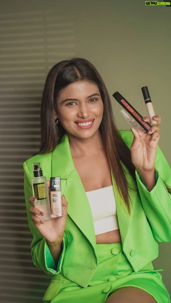 Dimpi Sanghvi Instagram - Make the most of the season’s biggest sale #AmazonWardrobeRefresh get up to 60% off on top beauty brands at the 🎉✨ Sale is live now…   To recreate my look and get the products I am using, simply search for the below codes on Amazon: Cosrx Advanced Snail 96 Mucin Power Essence - B00PBX3L7K Maybelline New York Liquid Foundation - B087XG6WWX Swiss Beauty Liquid Light Weight Concealer - B07WTM9SFJ RENEE Fab 5 Nude 5 in 1 Lipstick - B08WLYRCRC RENEE Eau De Parfum Bloom - B0B5N8MTPN   #AmazonWardrobeRefreshSale #AmazonBeauty #WardrobeRefreshSale #AmazonIndia #BeautyOnAmazon #DimpiSanghvi Makeup - @kajolrpaswwan @kajolrpaswwanmakeupacademy @kajolrpaswwanteam
