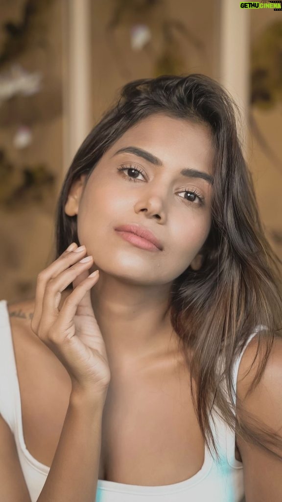 Dimpi Sanghvi Instagram - Skincare has become like fast fashion, with new products & trends coming out everyday. But the key to get substantial results is to follow a simple routine religiously. Here’s my skincare routine, which I have been following since past 4 weeks & the results I have achieved so far are commendable. Reduction in pigmentation & brighter looking skin. Try this routine for yourself & see the difference. @simpleskincareindia #dimpisanghvi #simpleskincare #simpleskincareroutine #healthyskin #eventoneskin #glowingskin #skincare #beauty #skincaretips #ad #keepitsimple #simpleskincareinsindia
