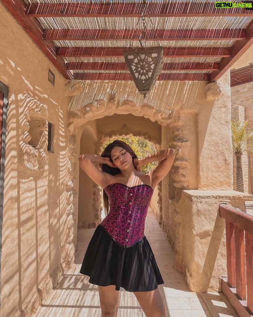 Dimpi Sanghvi Instagram - we’re happy, free, confused & lonely at the same time 🥀 @movenpickdeadsea @goldcoastfilmsofficial @all_mea #DimpiTravelDiaries #Jordan #MovenpickDeadSea #LiveLimitless #LimitelessTravel #ALLrewards #ALLexclusive #DimpiSanghvi