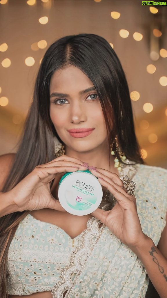 Dimpi Sanghvi Instagram - Festive season is around the corner and I am all set with moisturised skin with my all time favourite POND’S Light Moisturiser 💫 It includes ceramide pro and vitamin e which keeps my skin moisturised with no chip chip effect. It’s light weight formula gets absorbed quickly & it is suitable for all skin types. You guys should definitely try out and let me know your experience in the comments below ✨ #lightisright #PondslightMoisturiser #AD #Paidpartnership #Sponsored #DimpiSanghvi @PondsIndia Outfit - @labeld