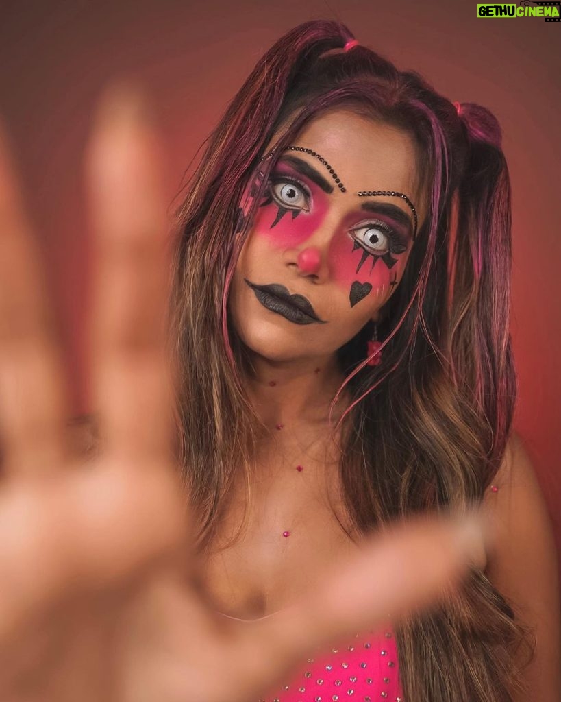 Dimpi Sanghvi Instagram - Circus of Horrors 🎪🤡🍿 Makeup - @ansarireshma_makeup Hair - @munirashaikh8083 Outfit - @urbanic_in #happyhalloween #halloween2022 #halloweencostumeideas #halloweenmakeup #halloweenmakeupideas #halloweenmakeuplooks #halloweenclownmakeup #halloweencircus #halloween #clownmakeup Mumbai
