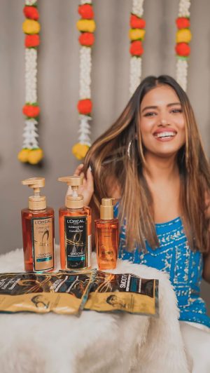 Dimpi Sanghvi Instagram - Quick 5 min festive at home hair spa with the L’Oreal Paris Ex-Oil Smooth Range this festive season! 💞

@lorealparis @mynykaa 

#5MinsSalonHair #ExOilSmooth #DimpiSanghvi #MumbaiBeautyBloggers #Collab