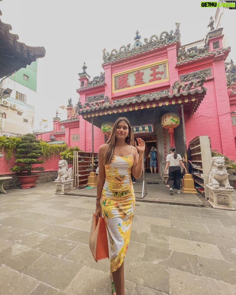 Dimpi Sanghvi Instagram - In search of Vietnamese coffee 🍂 Had an eventful day visting some iconic locations in Ho Chi Minh City, Vietnam - - Independence Palace - War Remnants Museum - Jade Emperor’s Pagoda - Opera View Building - Watched A O Show - Post Office Building - Norte Dam Cathedral of Saigon Save this post for your future Vietnam travel plans 💚 #vietnam #hochiminhcity #dimpitraveldiaries #vietnamtravel #vietnamese #indiantravelinfluencer #travel #travelblogger #vietnamwar #vietnamtrip #mumbaitravelinfluencer