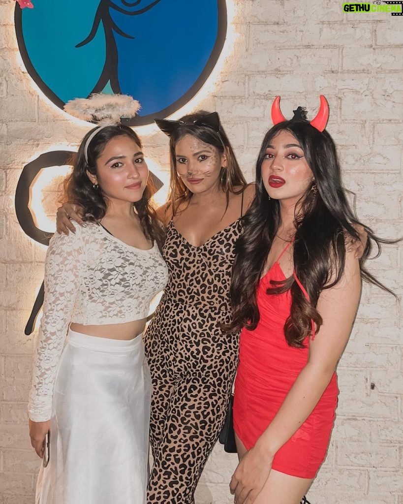 Dimpi Sanghvi Instagram - Happy HalloWeekends 💀🎃 #dimpisanghvi #halloweenweekend #halloween2022 #halloweencostume #halloweenoutfitideas #halloweenmakeup #halloweenleopardcostume #halloweenleopardmakeup #scoobydoo #shaggy #devil #angel #killbill #vampire Soho House Mumbai