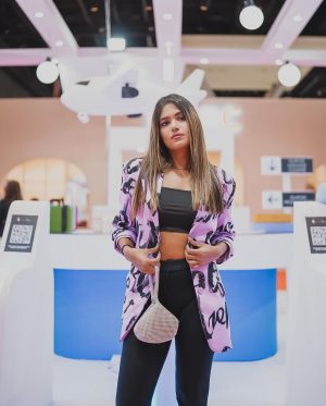 Dimpi Sanghvi Instagram - Some fun moments from @cosmoprofindia 🍭❤️

Had a ball visiting different beauty brand booths & creating content with my fellow creators.

#cosmoprof #dimpisanghvi #mumbaibeautybloggers #beautyexhibition #jioconventioncentre