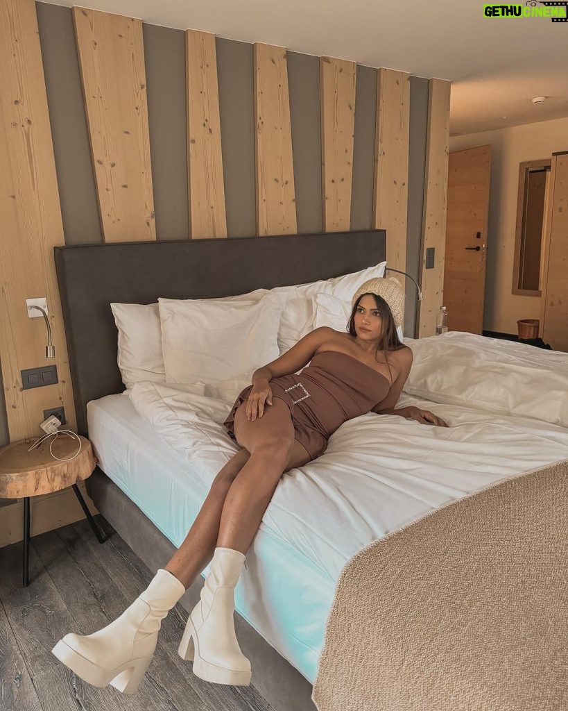 Dimpi Sanghvi Instagram - A huge thanks to @airbnb for this incredible stay in Zermatt, Switzerland 🤎❄️ Staying at La Vue Luxury Apartment, it is extremely gorgeous, luxurious & has made my dream of living in a wooden cottage on the snow clad mountain come true. It’s a 3 bedroom apartment with a bathtub right next to the bed. Can you believe that??? Also the host is very friendly & has made our stay very comfortable. Love you @airbnb 😘😘 Wearing this cute dress from @urbanic_in #airbnb #dimpitraveldiaries #zermatt #switzerland #dimpisanghvi #hosted #travelinfluencer #indiantravelinfluencers #travel #switzerland🇨🇭 #switzerland_vacations #switzerland_destinations #bestairbnb #mumbaitravelinfluencer