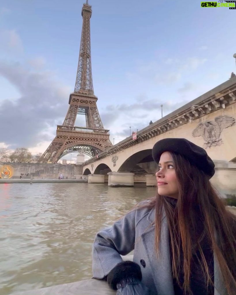 Dimpi Sanghvi Instagram - Paris, je t'aime 😍 Wearing this chic outfit from @urbanic_in 💕 #dimpisanghvi #paris #france #indiantravelinfluencer #indiantravelinfluencers #travel #indianluxuryinfluencer #luxurytravel #travelinfluencers #globaltravelinfluencers #travelyoutuber #theoffbeatcouple Paris, France