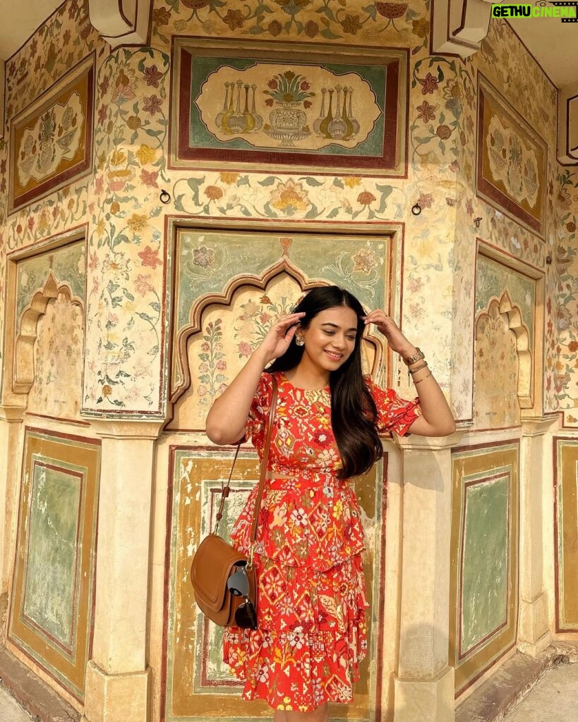 Dimple Biscuitwala Instagram - Feeling Each and every frame 🖼️🫶🏻 #jaipur #amerfort #nahargarhfort #dimplebiscuitwala #traveldiaries #jaipurdiaries #pinkcity Jaipur PinkCity