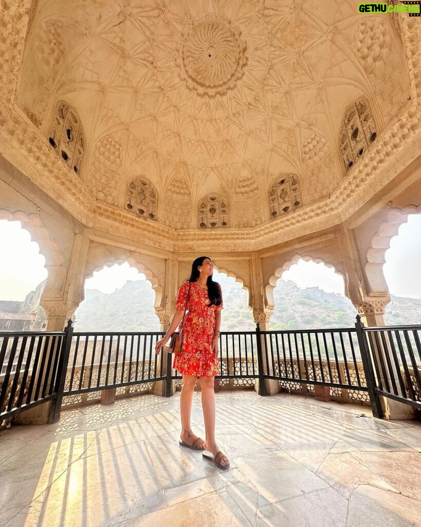 Dimple Biscuitwala Instagram - Feeling Each and every frame 🖼️🫶🏻 #jaipur #amerfort #nahargarhfort #dimplebiscuitwala #traveldiaries #jaipurdiaries #pinkcity Jaipur PinkCity
