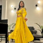 Dimple Biscuitwala Instagram - Radiant moments☀️✨ . Jewellery by @thejewelstudiio Wearing @mangalyam_ahmedabad Styled by @style_by_mita . #dimplebiscuitwalalive #showtime #shownight #sangeetnight