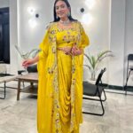 Dimple Biscuitwala Instagram - Radiant moments☀️✨ . Jewellery by @thejewelstudiio Wearing @mangalyam_ahmedabad Styled by @style_by_mita . #dimplebiscuitwalalive #showtime #shownight #sangeetnight