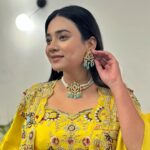 Dimple Biscuitwala Instagram - Radiant moments☀️✨ . Jewellery by @thejewelstudiio Wearing @mangalyam_ahmedabad Styled by @style_by_mita . #dimplebiscuitwalalive #showtime #shownight #sangeetnight