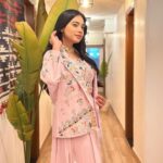 Dimple Biscuitwala Instagram - Simplicity speaks with splendour 🌸 . Wearing @mangalyam_ahmedabad Styled by @style_by_mita Jewellery by @thejewelstudiio . #showtime #showready #dimplebiscuitwalalive