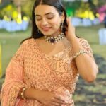 Dimple Biscuitwala Instagram - 🧡✨#showready #sangeetnight #dimplebiscuitwalalive . Wearing @aasvi_by_sheetalchandel Jewellery by @thejewelstudiio Styled by @style_by_mita
