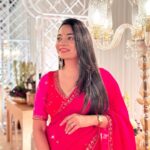 Dimple Biscuitwala Instagram - Rani pink🩷 Wearing @aasvi_by_sheetalchandel . #sareelove #weddingoutfit #organza #organzasaree