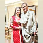 Dipti Rekha Padhi Instagram – Throwback to that awesome day with the living legend and the Maestro @subhashghai1 sir🙏🏻

#😊😊😊 #memory💕
.
. #delhi #dream