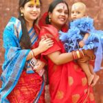 Dipti Rekha Padhi Instagram - Mama & Suma Maa ki ladly Adu Mama @chandini_lokanath & Suma Maa @diptirekhaofficial #mundanceremony👶✂ #araditempleinbhadrak🔱🙏☺ #motherdaughterlove #instareelsindia❤️ #instagood ଆଖଣ୍ଡଳମଣି ମନ୍ଦିର , ଆରଡ଼ି