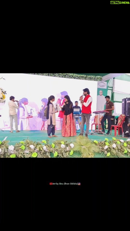 Dipti Rekha Padhi Instagram - 🤩 Finally Singer Diptirekha ଙ୍କୁ ତାଙ୍କ Sketch ବନେଇକି ଦେଲି | ବୋହୁତ୍ ଖୁସି ହେଲେ ସେ ଆଉ ମୁଁ ବି | full video ମୋ YT channel ରେ upload ହେଇଯାଇଛି ଦେଖିନିଅ | . . . . . #artistsoninstagram #odiareels #trending #diptirekhapadhi #odiasong #success #stageshow