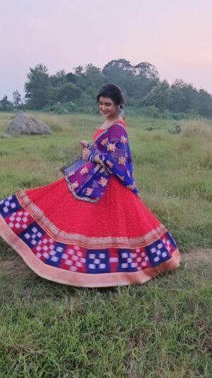 Dipti Rekha Padhi Instagram - #galechumeparjapati
#sambalpurisongs👌❤️ #trendingsong #❤️❤️❤️
#reelsinstagram #instareels