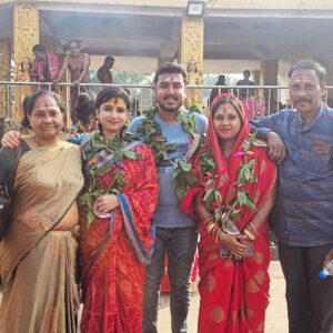 Dipti Rekha Padhi Instagram - 🙏😊
🔱🙏Omm Namha Shivaya🙏🔱
🙏Omm Baba Akhandala Mani🙏

#family❤