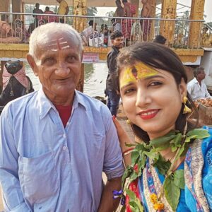 Dipti Rekha Padhi Instagram - 🙏😊
🔱🙏Omm Namha Shivaya🙏🔱
🙏Omm Baba Akhandala Mani🙏

#family❤