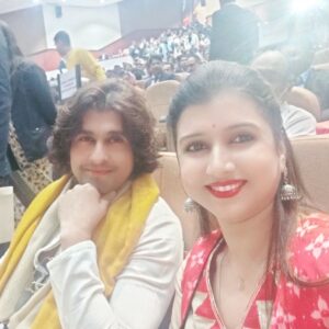 Dipti Rekha Padhi Instagram - The Golden moment❣️😍 Like a dream come true🤎 Meeting The Legend
my all time Favorite  @sonunigamofficial Sir🙏🏻
.
.
. #memory💕 #delhi #😊😊😊 #keepsmiling
 #Diptirekha