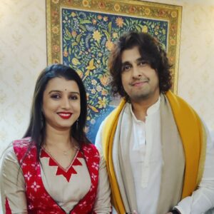 Dipti Rekha Padhi Instagram - The Golden moment❣️😍 Like a dream come true🤎 Meeting The Legend
my all time Favorite  @sonunigamofficial Sir🙏🏻
.
.
. #memory💕 #delhi #😊😊😊 #keepsmiling
 #Diptirekha
