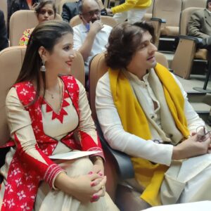 Dipti Rekha Padhi Instagram - The Golden moment❣️😍 Like a dream come true🤎 Meeting The Legend
my all time Favorite  @sonunigamofficial Sir🙏🏻
.
.
. #memory💕 #delhi #😊😊😊 #keepsmiling
 #Diptirekha