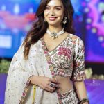 Divya Agarwal Instagram - 💫MID DAY DIWALI MAHOTSAV💫 @divyaagarwal_official @middayindia #diwalimahotsav#middayindia #bollywood #divyaagarwal