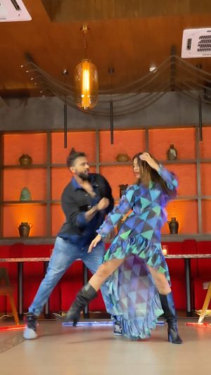 Divya Agarwal Instagram - You will hate me for this as the beats are soooooo not what you choreographed but ispe mast baith gaya ye choreography !
I need to dance again 
Dance Kinni kinni, Diljit dosangh,