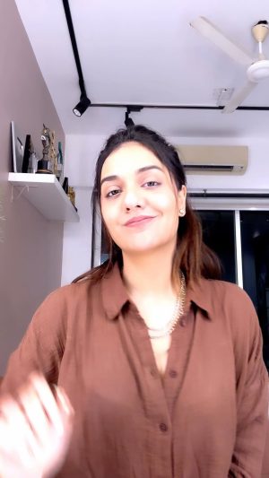 Divya Agarwal Instagram - Bura mat dekho 
Bura mat suno 
Bura mat bolo 

BURA MAT LIKHO 
Scroll through 
Unfollow 
Give opinions 
Don’t write anything that can hurt someone